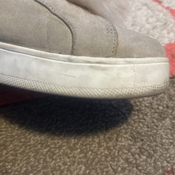 Steve Madden tan shoes with fur pom Pom - Picture 12 of 12